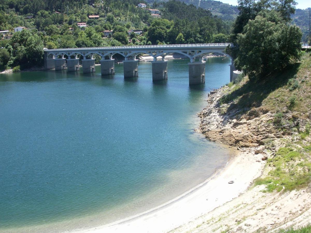 Casa de Casarelhos - T2 - Lareira com recuperador de calor para aquecimento - Vistas rio - Gerês Vila Exterior foto