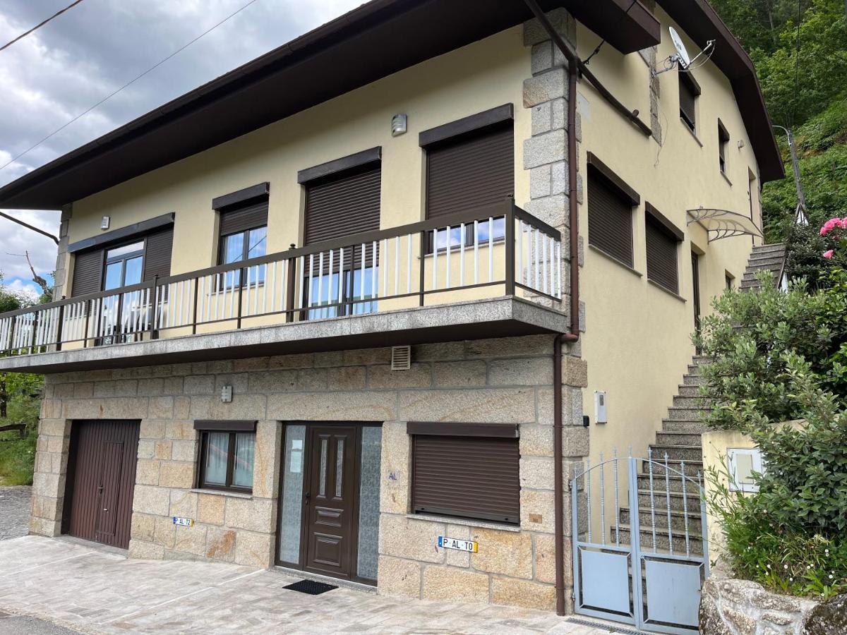 Casa de Casarelhos - T2 - Lareira com recuperador de calor para aquecimento - Vistas rio - Gerês Vila Exterior foto