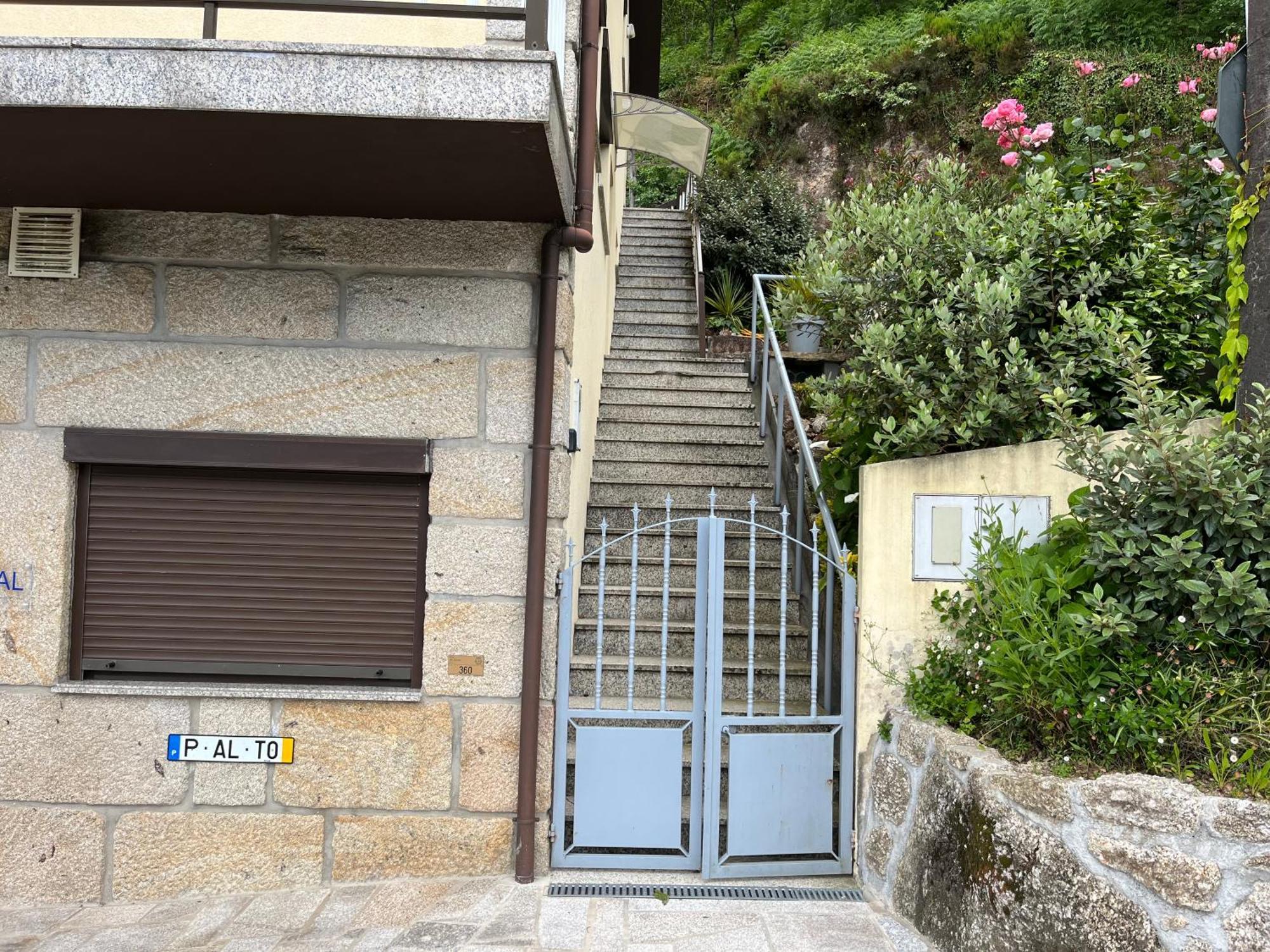 Casa de Casarelhos - T2 - Lareira com recuperador de calor para aquecimento - Vistas rio - Gerês Vila Exterior foto