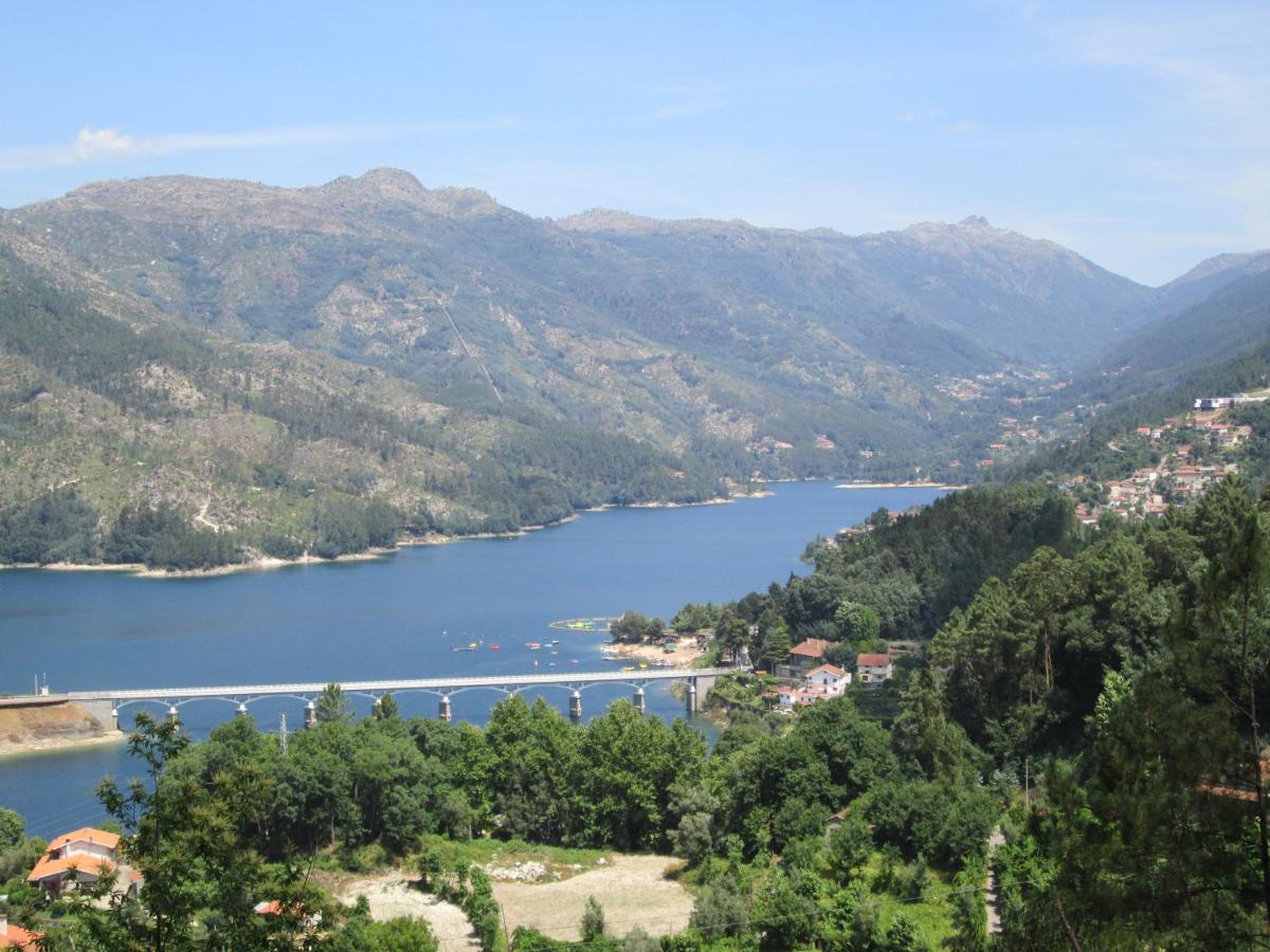 Casa de Casarelhos - T2 - Lareira com recuperador de calor para aquecimento - Vistas rio - Gerês Vila Exterior foto