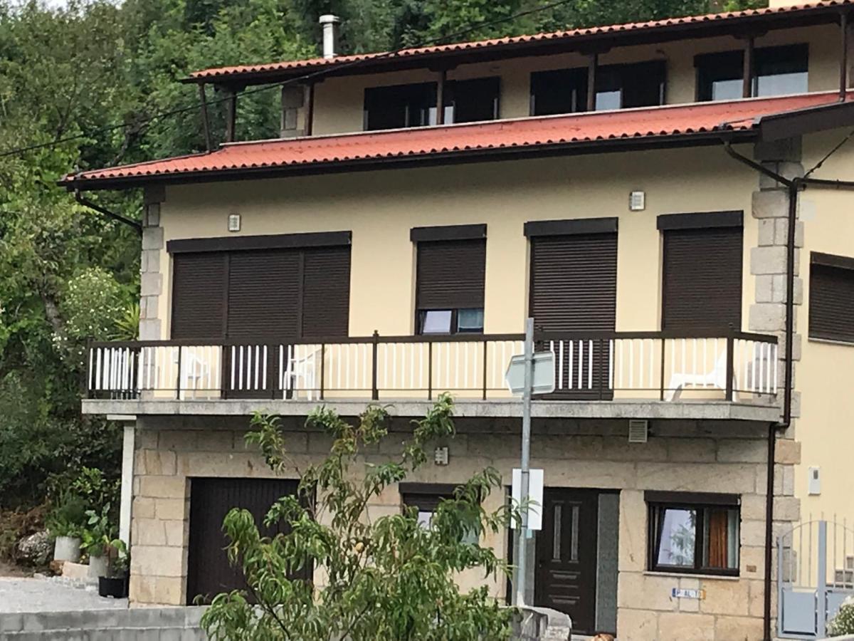 Casa de Casarelhos - T2 - Lareira com recuperador de calor para aquecimento - Vistas rio - Gerês Vila Exterior foto