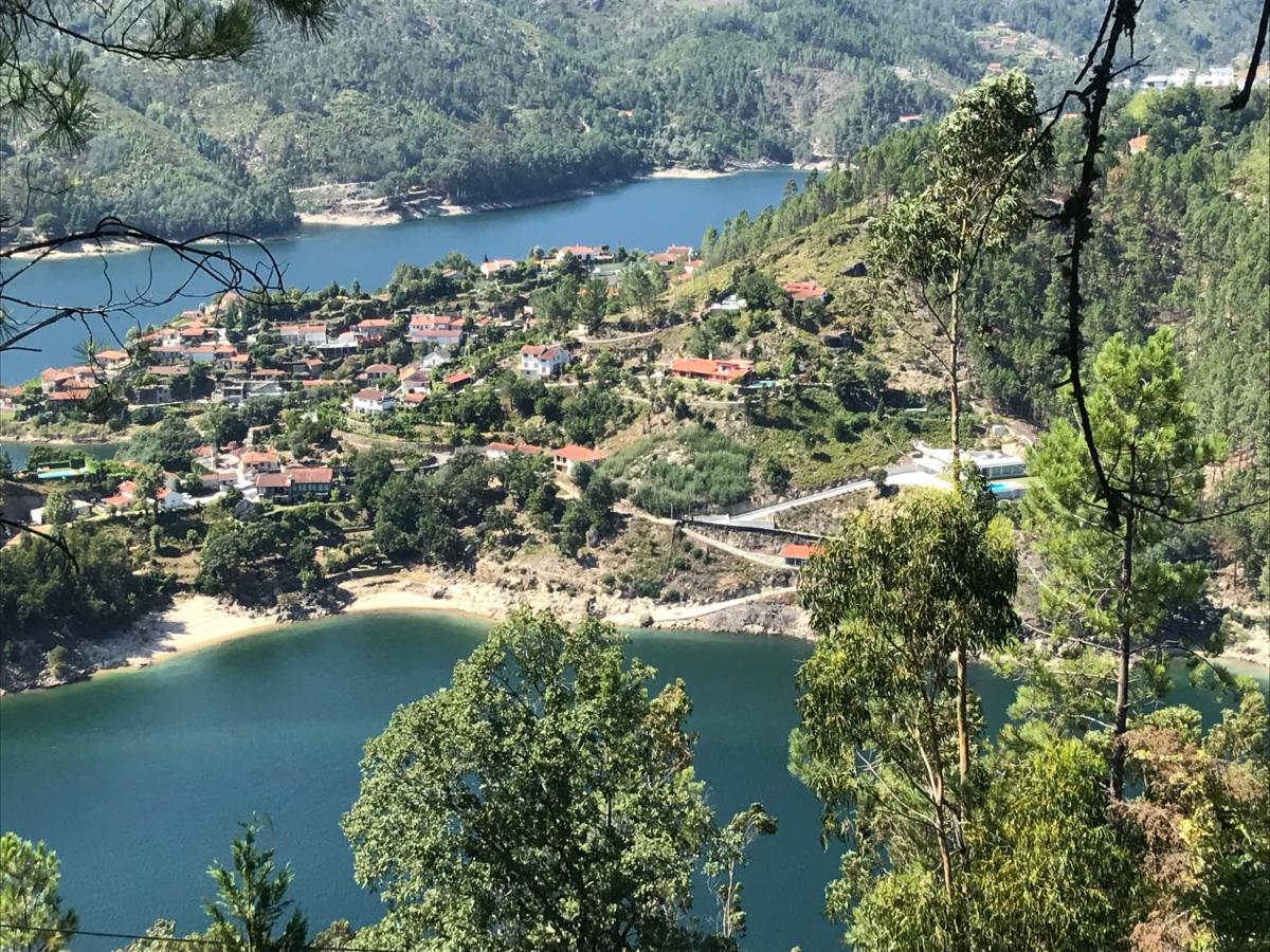 Casa de Casarelhos - T2 - Lareira com recuperador de calor para aquecimento - Vistas rio - Gerês Vila Exterior foto