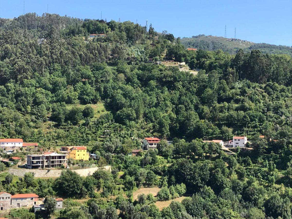 Casa de Casarelhos - T2 - Lareira com recuperador de calor para aquecimento - Vistas rio - Gerês Vila Exterior foto