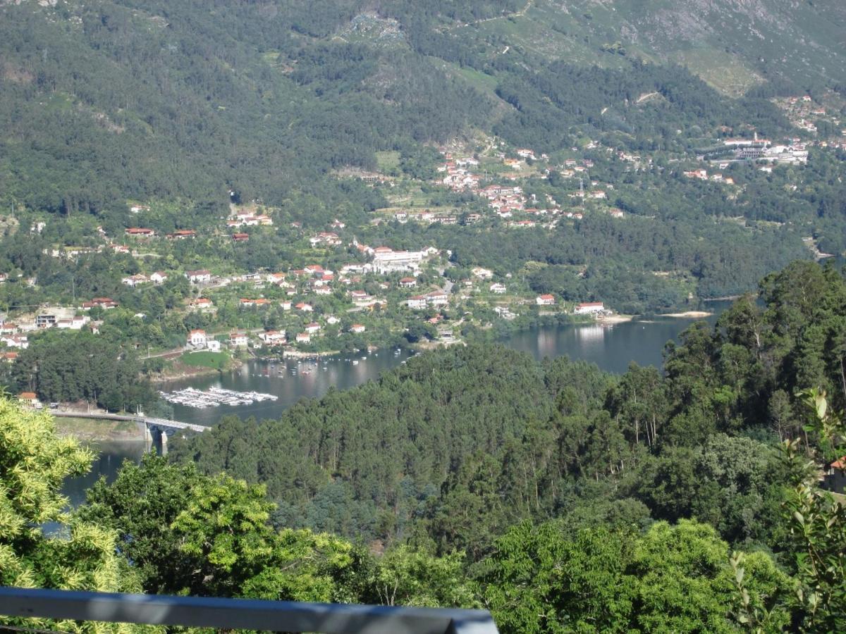 Casa de Casarelhos - T2 - Lareira com recuperador de calor para aquecimento - Vistas rio - Gerês Vila Exterior foto